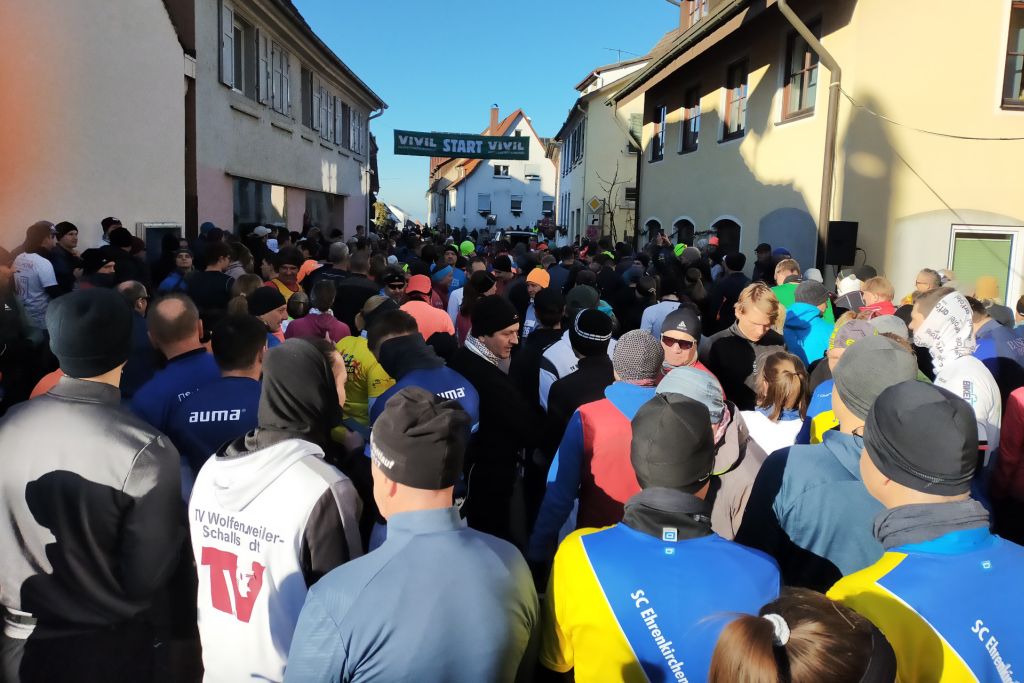 Startblock beim Britzinger Silvesterlauf 2025.
